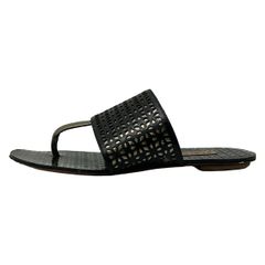 ALAIA(アライア) サンダル 35 レディース - 黒×ゴールド パンチング レザー