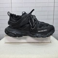 新品未使用品✨BALENCIAGAトラックミュール40黒箱付 - メルカリ