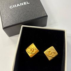 CHANEL ココマーク キューブ ピアス ゴールド - メルカリ