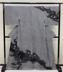 総絞り 訪問着 黒 絞り 刺繍　 裄65 蝶 総絞り 訪問着 身丈 裄 藤の花 蝶 モノトーン 着物 052b - メルカリ