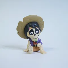 ディズニー「リメンバー・ミー」ヘクター 座りフィギュア