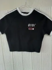 レディース O!Oi 黒 クロップド半袖Tシャツのサムネイル