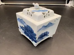 🔶【伊万里 鍋島焼 染付山水図 角香炉 大秀窯 大串秀則 作】
