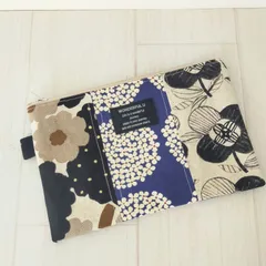 ハンドメイド　ファスナーポーチ　フラットポーチ　北欧　パッチワーク　可愛い　おしゃれ　プレゼント