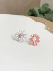 ジュエリー レディース イヤーアクセサリー  1ペア ミニマリスト エレガントフラワースタッドピアス