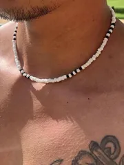 ジュエリー メンズ ネックレス ファッショナブルで人気のある 1 ピース ファッション ガラス ツートン ビーズ ネックレス 男性用 毎日の装飾用 ジュエリー ギフトやスタイリッシュな外観に