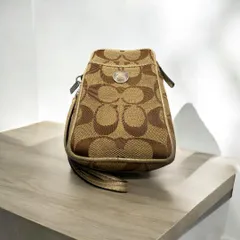 COACH コーチ シグネチャー柄 リストレット ポーチ ブラウン