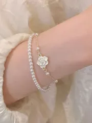 ジュエリー レディース ブレスレット  1個 レディース二重層カメリアの花とパールブレスレット、ドレス、カジュアルウェアに適し、友人へのプレゼントにも