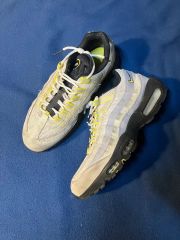 クリーニング済美品】Nike Air Max 95エッセンシャル 26cm - メルカリ
