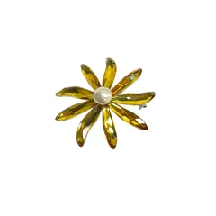 SWAROVSKI(スワロフスキー) ブローチ美品  - シルバー×イエロー×アイボリー フラワー(花)