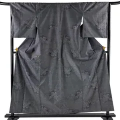 【美品】 紬 身丈158cm 裄丈66.5cm M 袷 草花 黒灰 正絹 秀品 【中古】のサムネイル