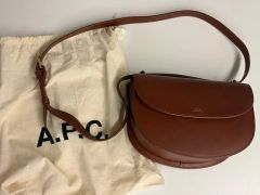 A.P.C. ラフィア レザー ショルダーバッグ 保存袋付き ブラウン - メルカリ