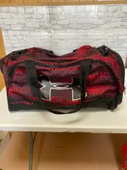 Y【Y8-30】☆ UNDER ARMOUR    ボストンバッグ　黒色　赤色のサムネイル