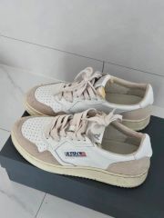 希少品・箱付】オートリー AUTRY MEDALIST スエード - メルカリ