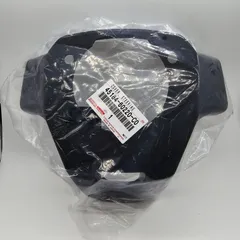 【未開封品】トヨタ純正部品　ステアリングホイールボスカバーロア　ランクル300のサムネイル