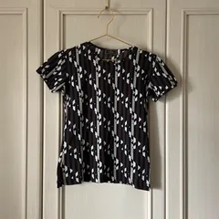 26　FENDI フェンディ 総柄 シャツ 半袖 Ｔシャツ ブラウス シャツ トップス　レディース　blouse　shirt　Tops　ladies ブラウン 黒 ホワイト オフホワイト アイボリー 白 シロ Whiteのサムネイル