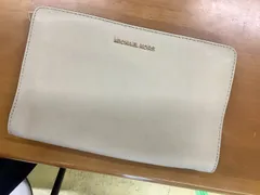 外側写真の撮り直し　MICHAEL KORS マルチケース サフィアーノレザー アイボリー マイケルコースのサムネイル
