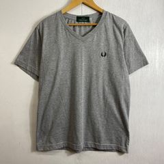 FRED PERRY グレー Vネック Tシャツ - メルカリ
