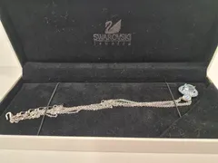 【SWAROVSKI】輝くブルークリスタル✨ 上品デザイン ペンダントネックレス