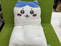 ちいかわ もちもちリラックスチェアクッション ハチワレ 生活雑貨
