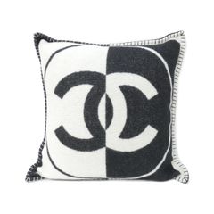 まるちゃん様】CHANEL クッション 2個セット - メルカリ