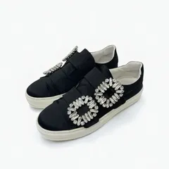 ロジェヴィヴィエ Roger Vivier スニーカー 靴 シューズ サテン ブラック 黒 ビジュー ストラスバックルのサムネイル