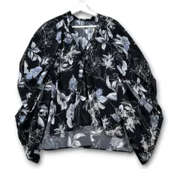 LA BELLE ETUDE ラベルエチュード Vintage Flower ボリュームスリーブブラウス Vネック ドルマンスリーブ シャツ 花柄 黒 ブラック 青 ブルー フリーサイズ レディース 春 ゴーゴー古着マルイファミリー溝口店 1 No.753のサムネイル