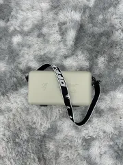 オフホワイト AMOREPACIFIC アモーレパシフィック バッグのサムネイル