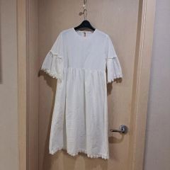 さえら ベルパーチ（ポテチーノの姉妹品）ホワイト フリル付きエプロン