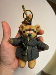 BURBERRY ベア キーホルダー チャーム - メルカリ