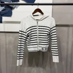 (85) GUESS(ゲス) レディース カジュアル ケーブル編み ストライプ ニット フードジップアップ ジャケットのサムネイル