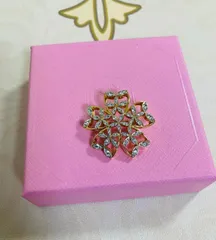 スワロフスキー Swarovski フラワー ブローチ ゴールドカラー