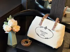 PRADAプラダの通勤必須のキャンバスショルダーバッグ