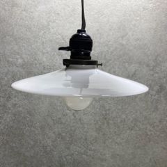 昭和レトロ ペンダントライト 平笠シェード 電笠 ミルクガラス - メルカリ
