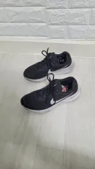 NIKEナイキ ウィメンズ Revolution Heart 7 ランニングシューズ スニーカー 245Size