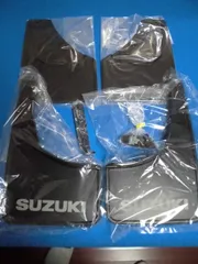 ⑦スズキ現ジムニーシエラ（JB74Ｗ）ノマド（JC74W）純正マッドフラップセット　ブラック　SUZUKIロゴ入り　1台分（4枚）セット　送料込のサムネイル