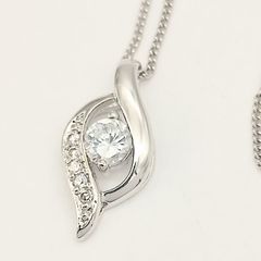 565遺品整理品 ネックレス ダイヤ系 ジルコニア？ ガラス 