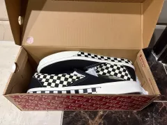300 未使用 VANS チェッカーボード スリッポン