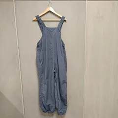 ★適度なハリ感としなやかな風合い★ ローリーズファーム LOWRYS FARM 『ギャザーデザインを施した今年らしいサロペット』シャーリングサロペット 【F】