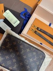 極美品 ルイヴィトン モノグラム フォンホルダー・ルイーズボーチ付き