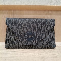 印伝屋 ポーチ 青海波 黒地×赤漆 鹿革 本革 レザー - メルカリ