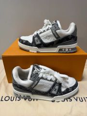 激レア LV ルイヴィトン トレーナー スニーカー 白黒 サイズ8 - メルカリ