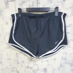 ナイキ スウッシュ ブラック/白 LINE ドライフィット ショートパンツ s