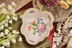 ヘレンド 陶磁器 皿 花柄 リーフ型 金彩 | Mercari