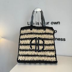 新品・未使用】ヤンチェオンテンバール モノグラムスクエアショルダー 