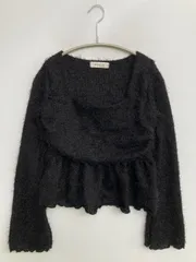 POUCH ニット/セーター ブラック ニット 無地 フリル ショート丈 長袖 スクエアネック