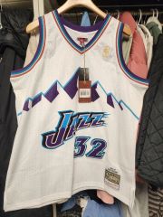 Mitchell & Ness Jazz 32 Karl - メルカリ