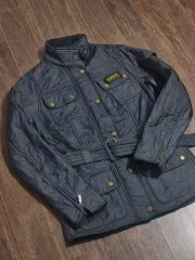 BARBOUR インターナショナル ポールキルト ジャケット ネイビー UK6 (44-44半)のサムネイル