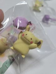 ポケモン モンコレ ☆初期☆ ピカチュウにへんしんしたメタモン - メルカリ