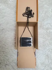 OS Louis Vuitton ルイヴィトン モノグラム エクリプス エアーポッズ Airpods ケースのサムネイル